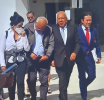 Su Compadre Le Tira Paro